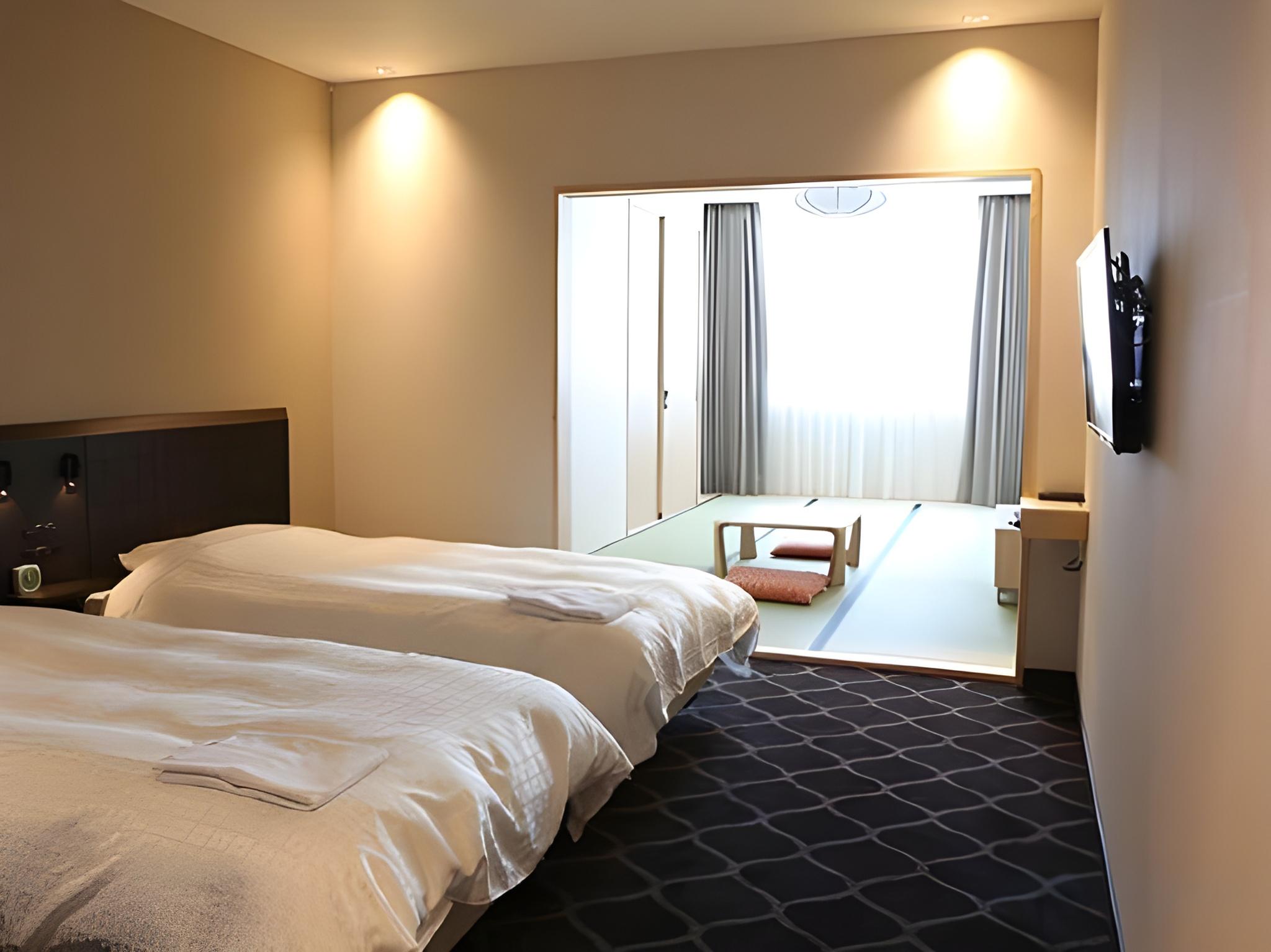 Japanese, Twin Beds