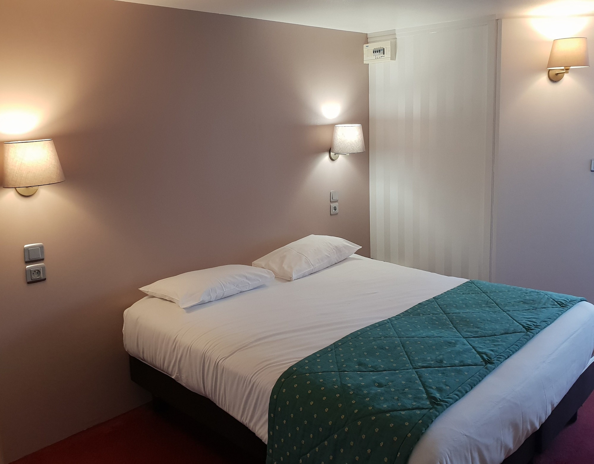 ROOM, DOUBLE BED