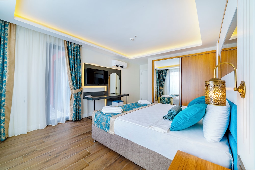 Senior, Twin Beds, King Bed, Sofa