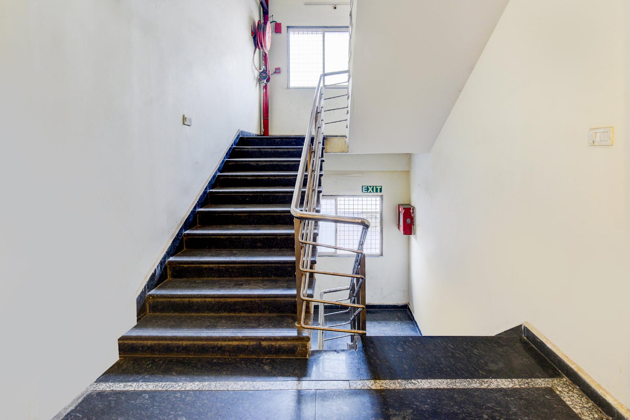 Oyo 10225 Hotel Sree Chandana 36/50