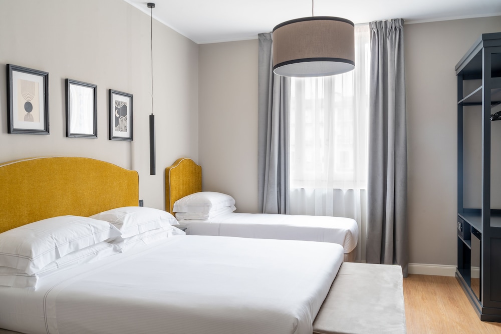 Flom Boutique Hotel 5/50
