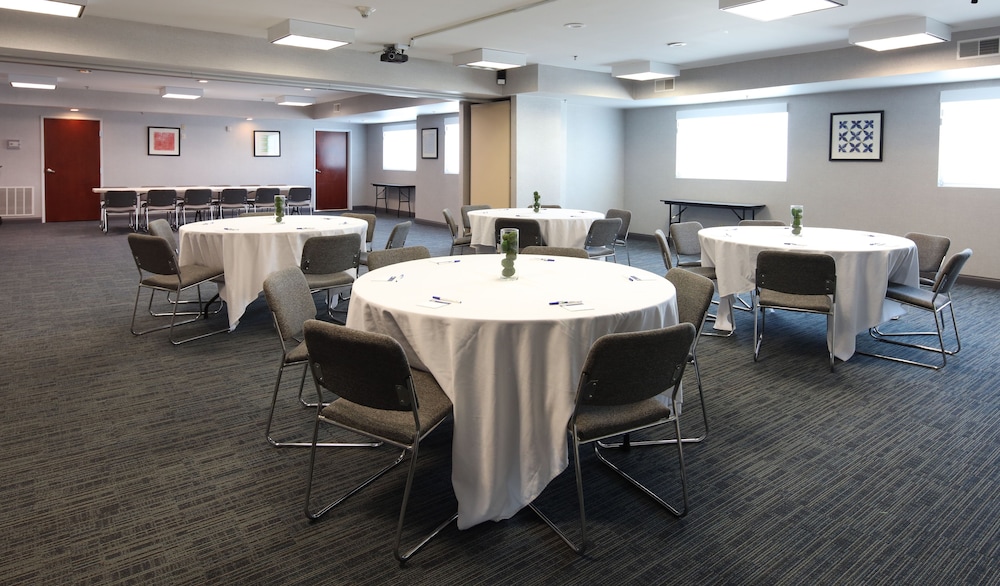 Holiday Inn Express Hotel Suites Cincinnati Se Newport 50/70