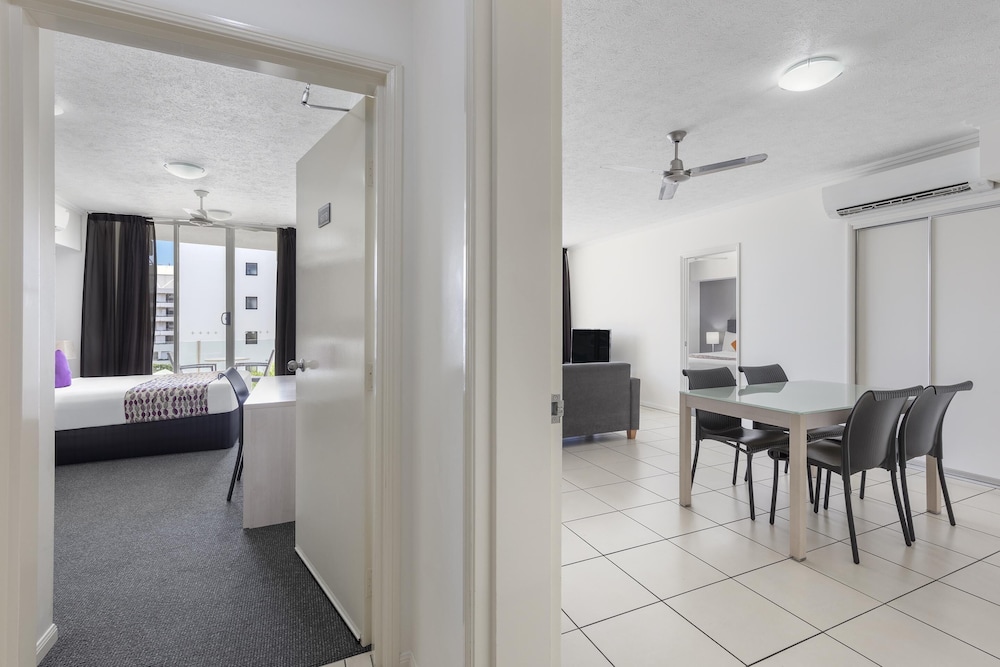 PARK REGIS CITY QUAYS 9/53