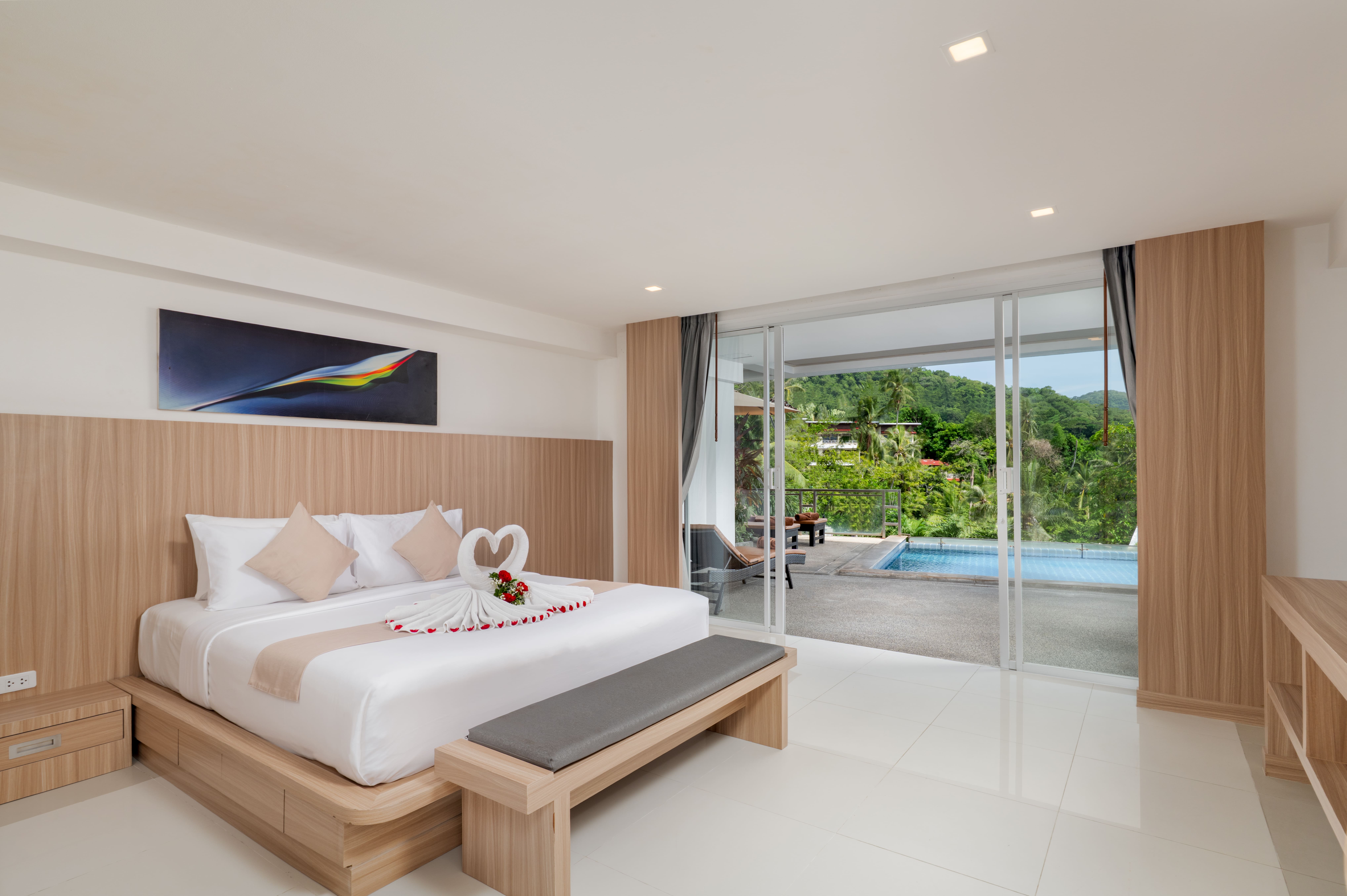 Junior Suite, Pool Side