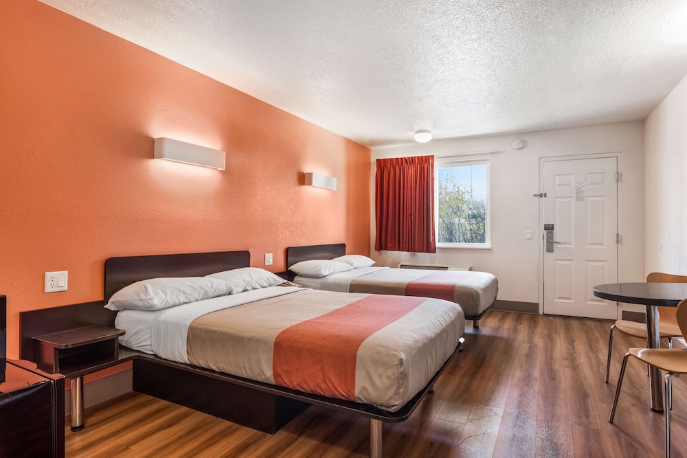 Motel6 Youngstown, OH 19/31