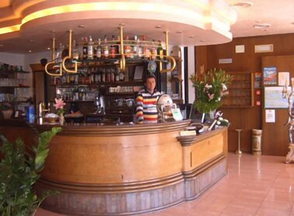 Hotel Touring 3/20