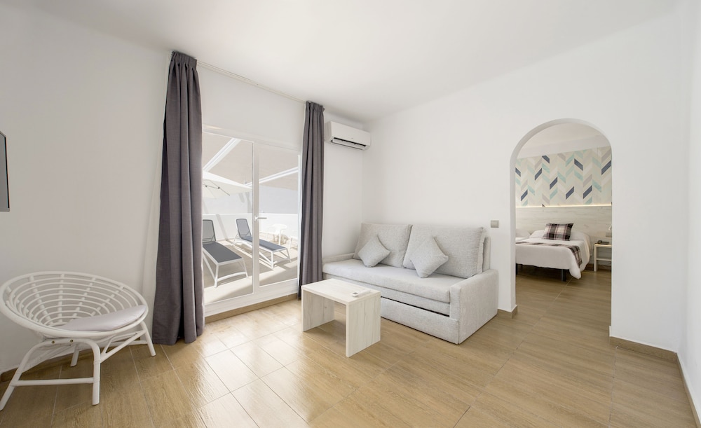 Hotel Vibra Lei Ibiza 24/40