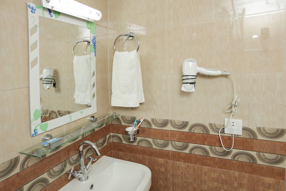 Hotel Access Nepal 65/70