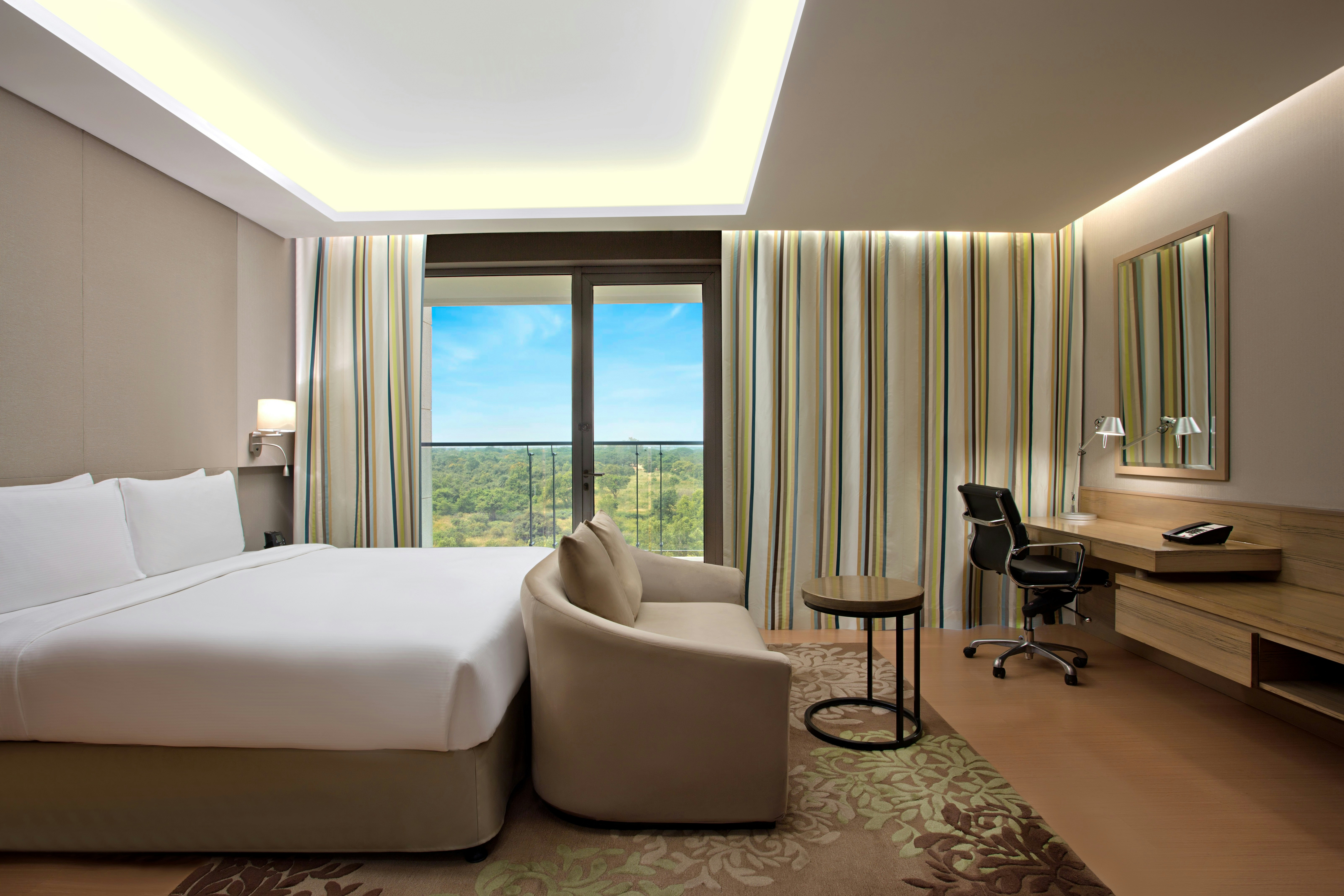 Premium, Balcony