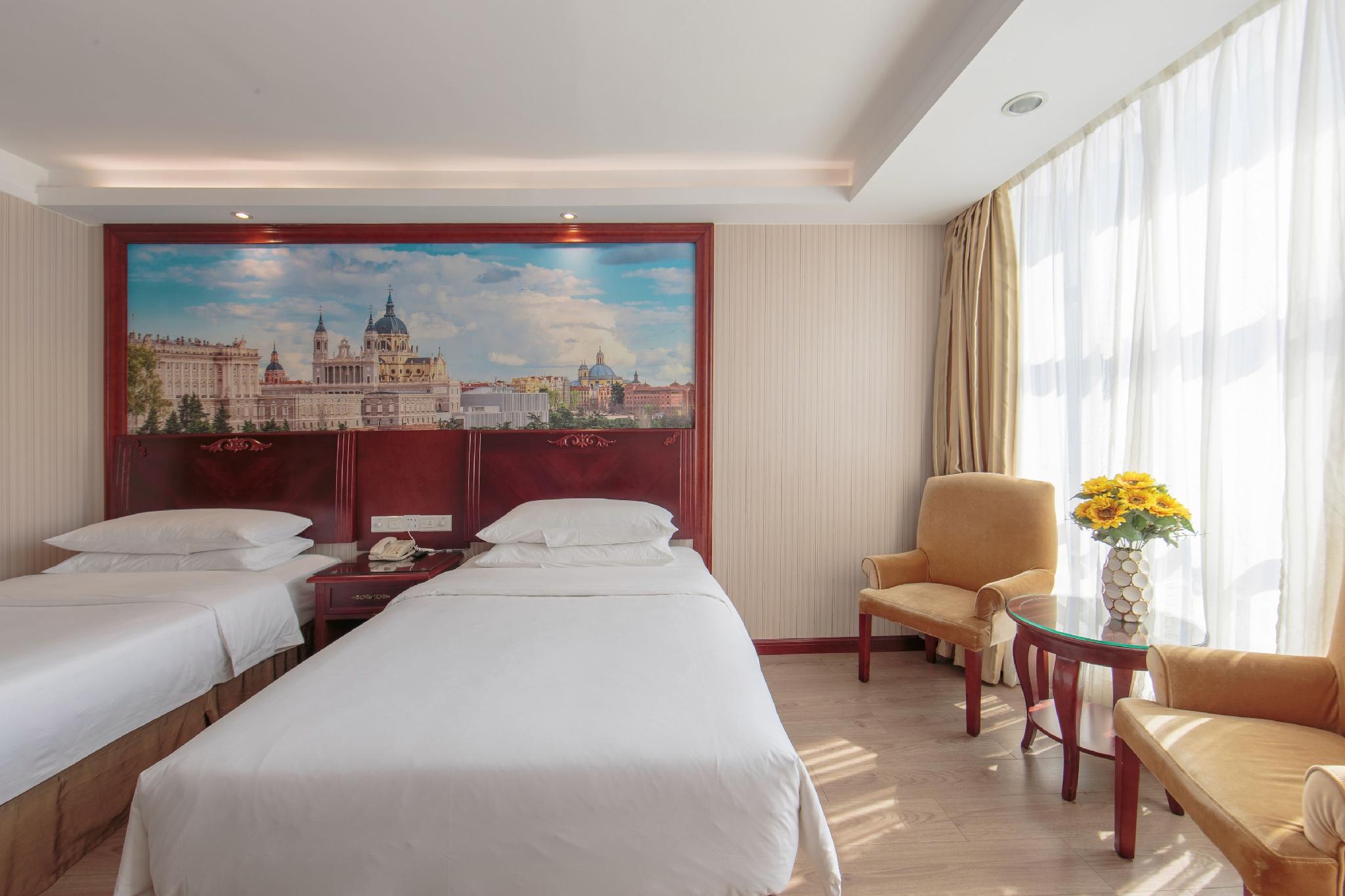 Vienna International Hotel (Huizhou South Railway Station, Wanda Plaza) 21/35