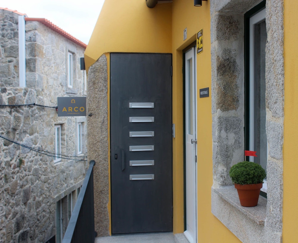 Arco Apartments 2/50