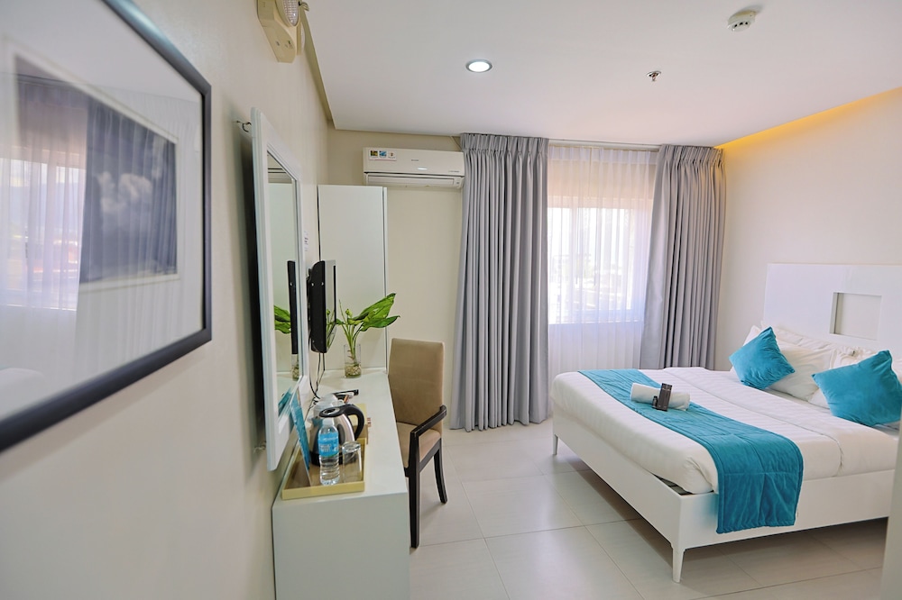 Holiday Suites Business District 14/49