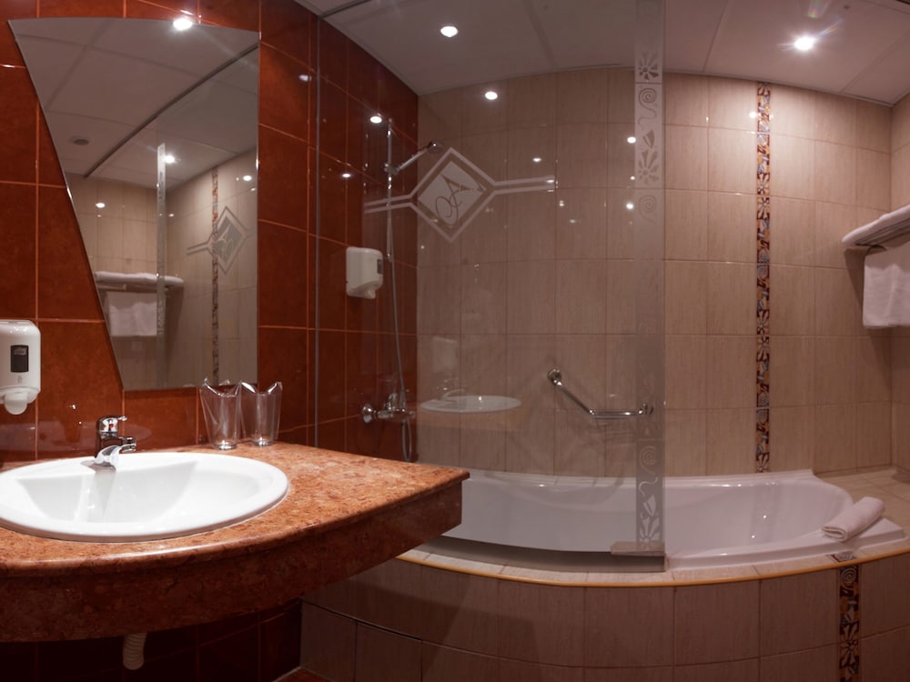 Suite, Balcony