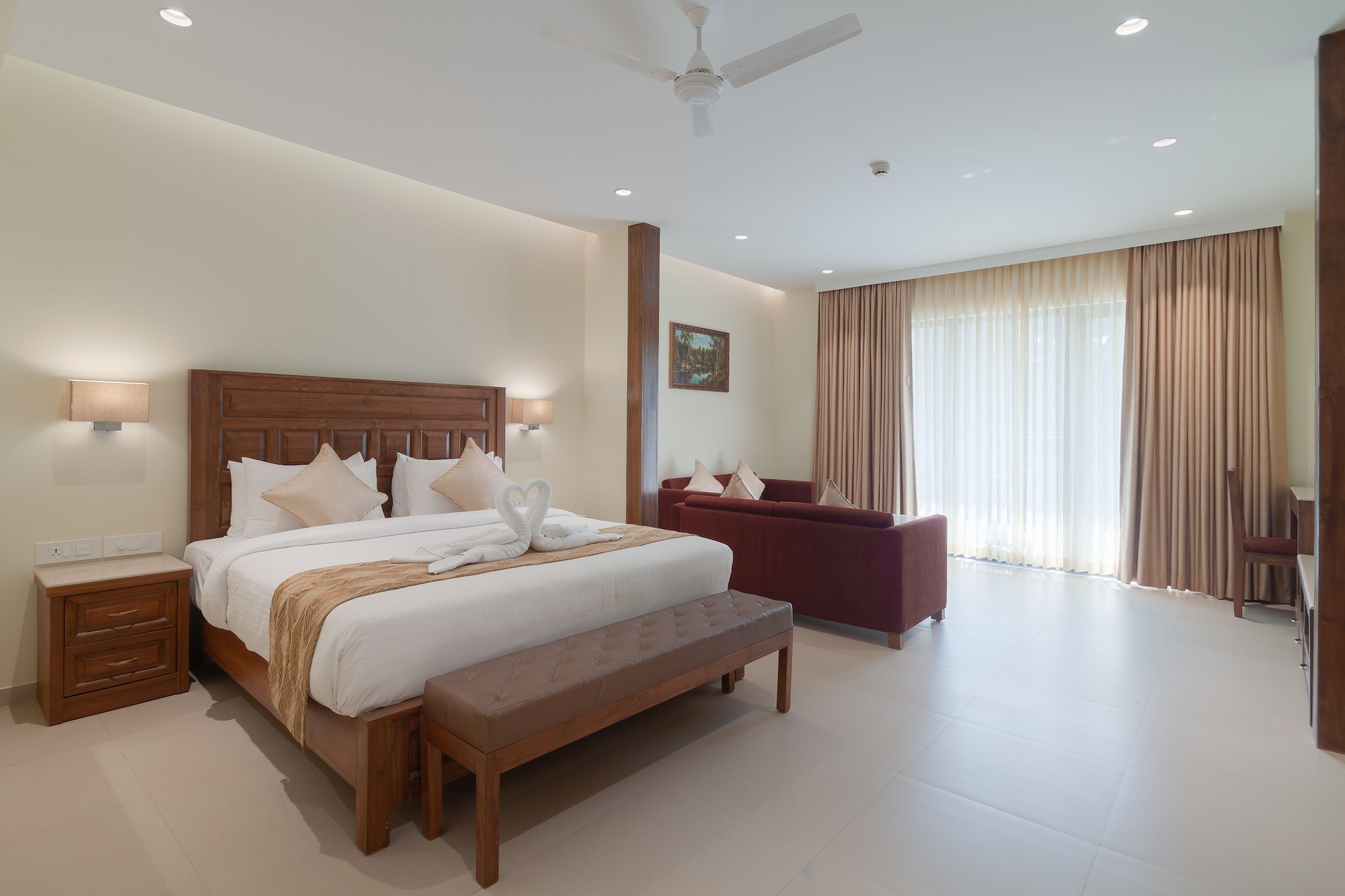 JUNIOR SUITE, KING BED