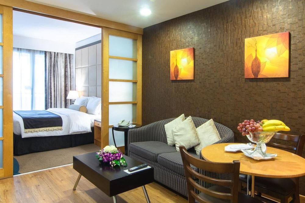 Savoy Suites Hotel Apartments 26/39
