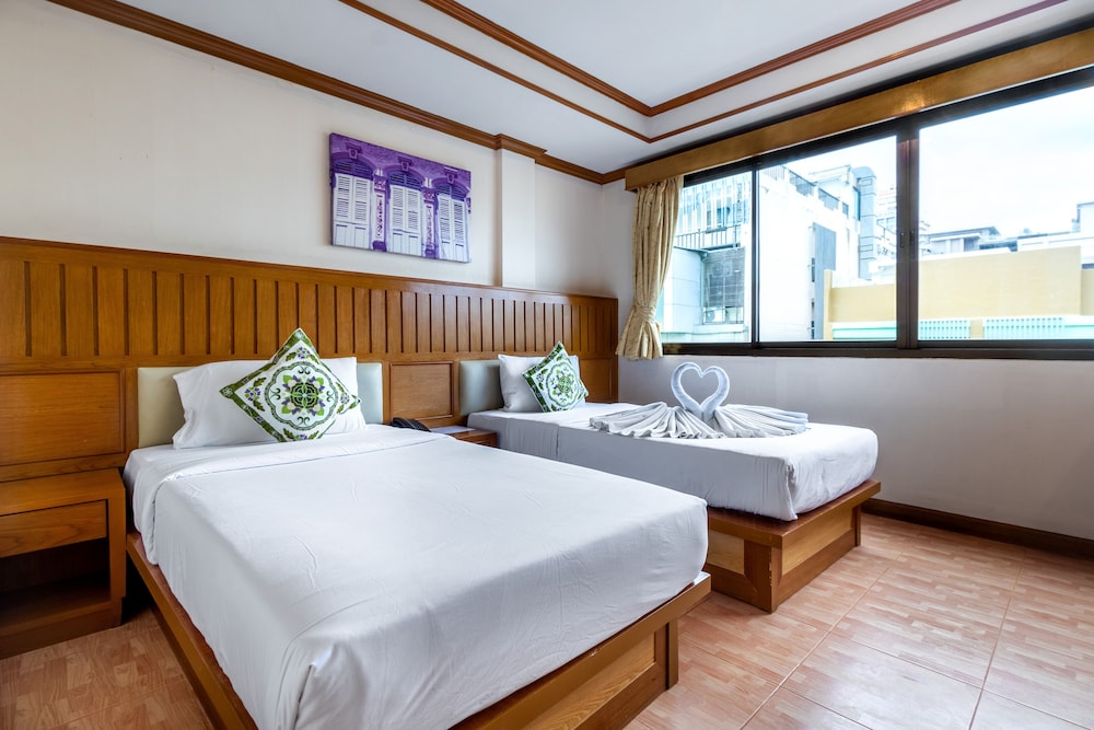 DELUXE, TWIN BEDS