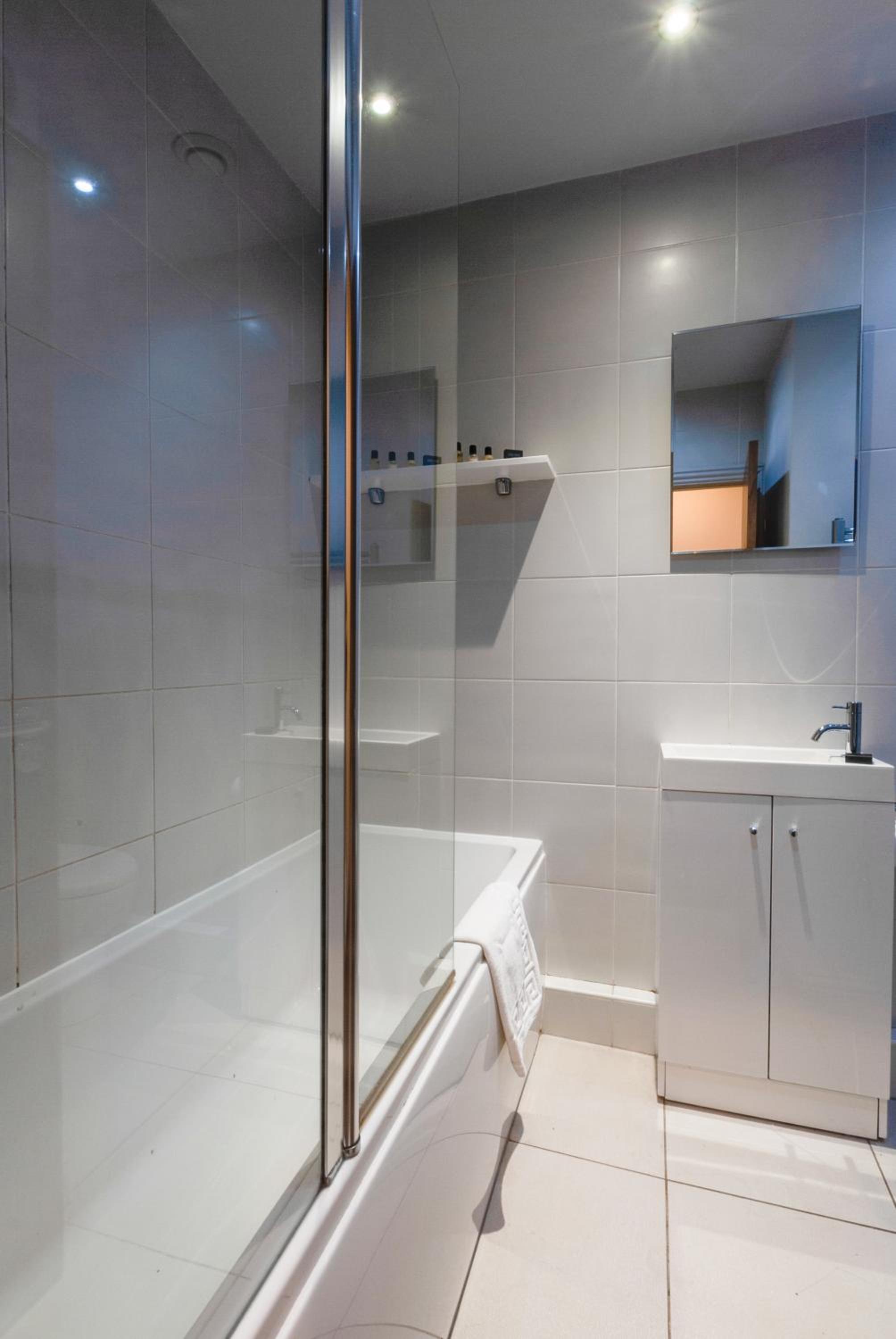 Base Serviced Apartments - City Road 34/35