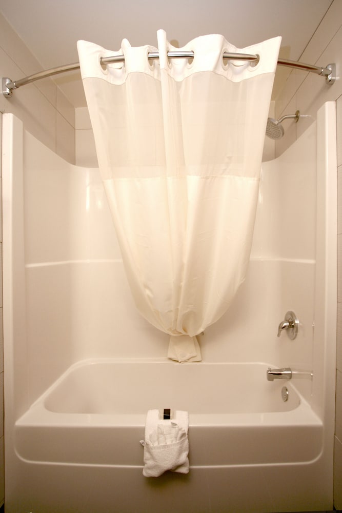 Foxwood Inn & Suites 46/51