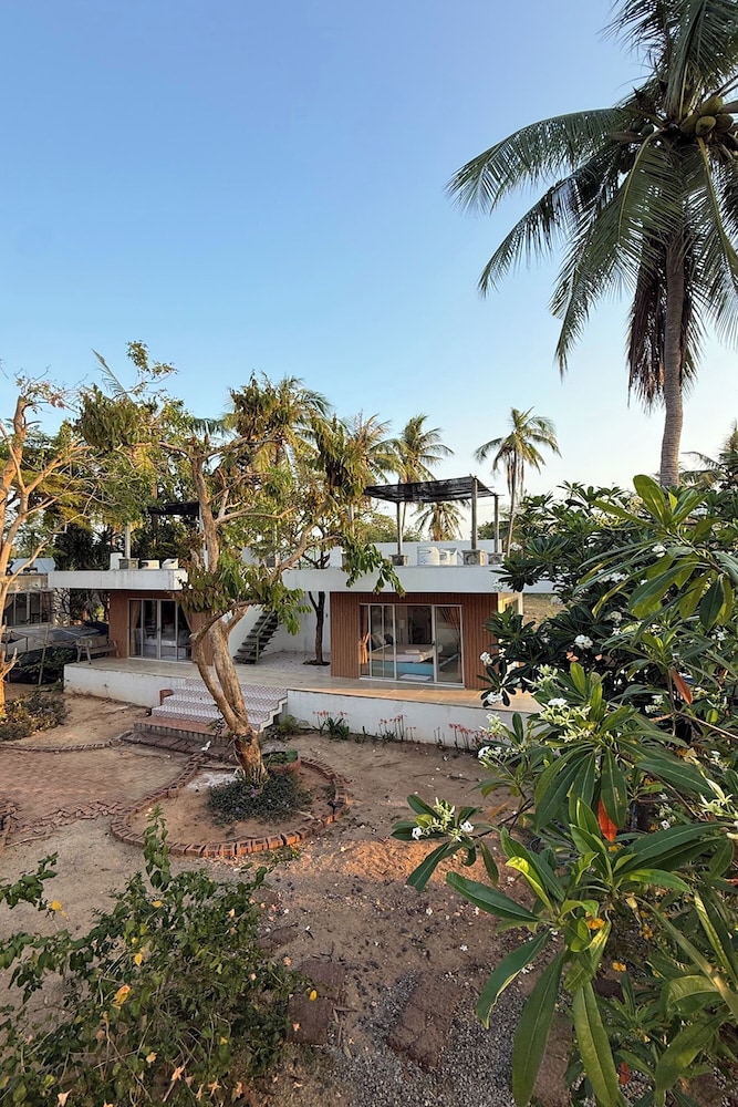 At-Pran Resort 46/50