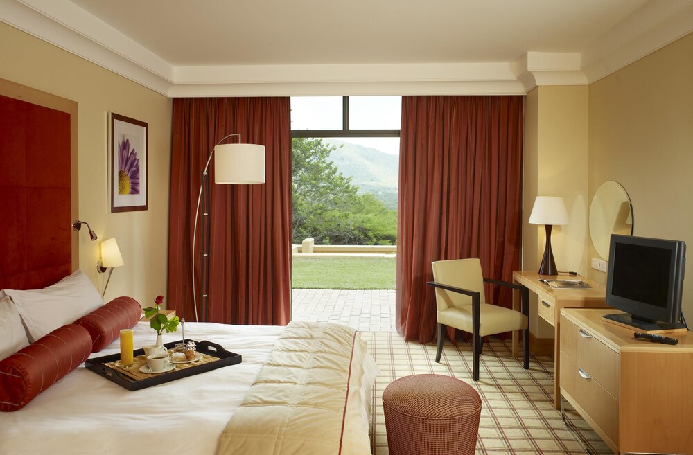 Sun City Hotel 6/50
