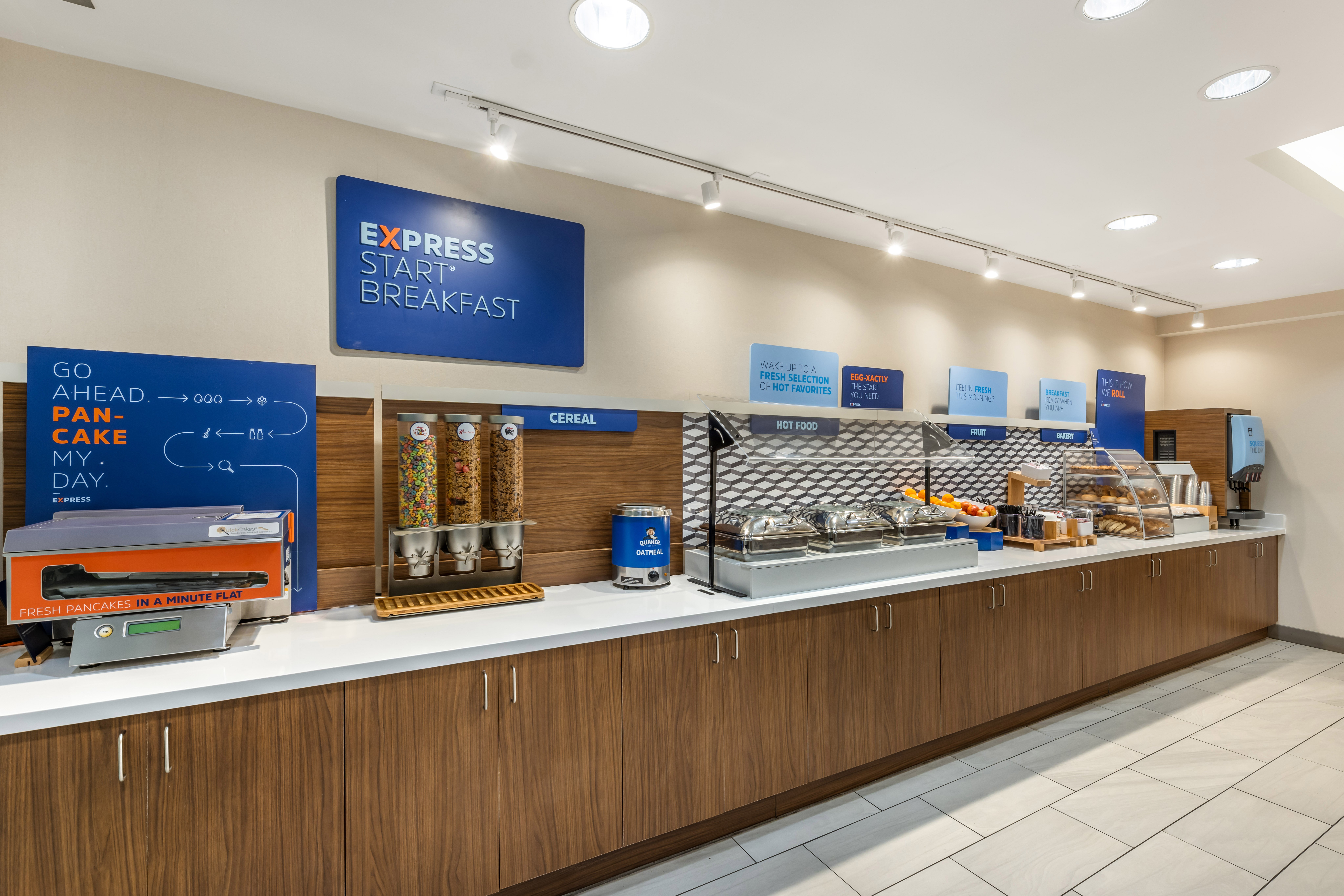 Holiday Inn Express Crestwood 7/69