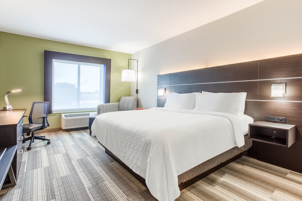 Holiday Inn Express & Suites Ottawa 25/50