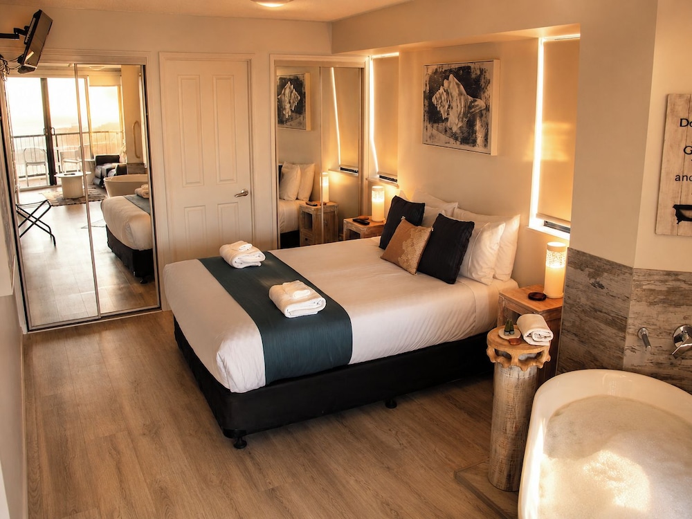 1 Bedroom, Roof Top, Superior, King Bed, Water Front