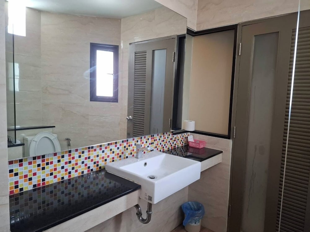 Lopburi Residence Hotel 44/46