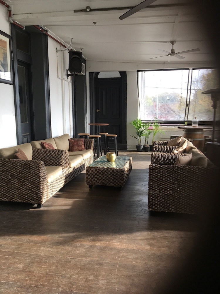 The Grand Hotel Healesville 24/47