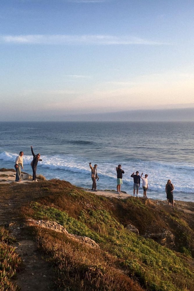 Surfer's Den Ericeira 32/43