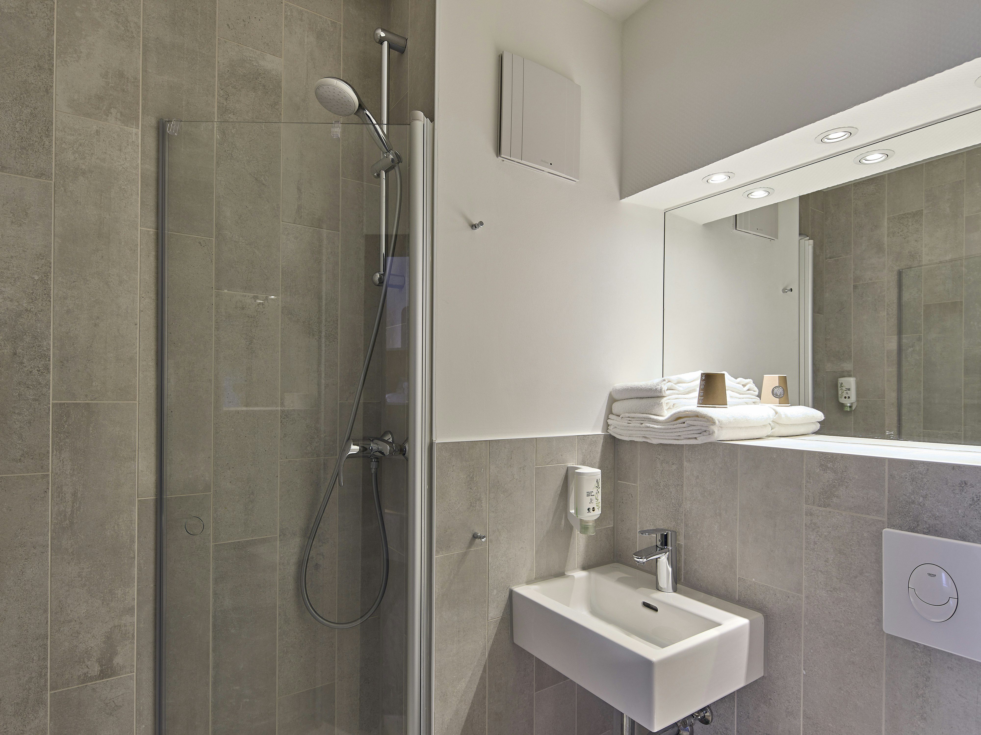B&B Hotel Koln Airport 27/30