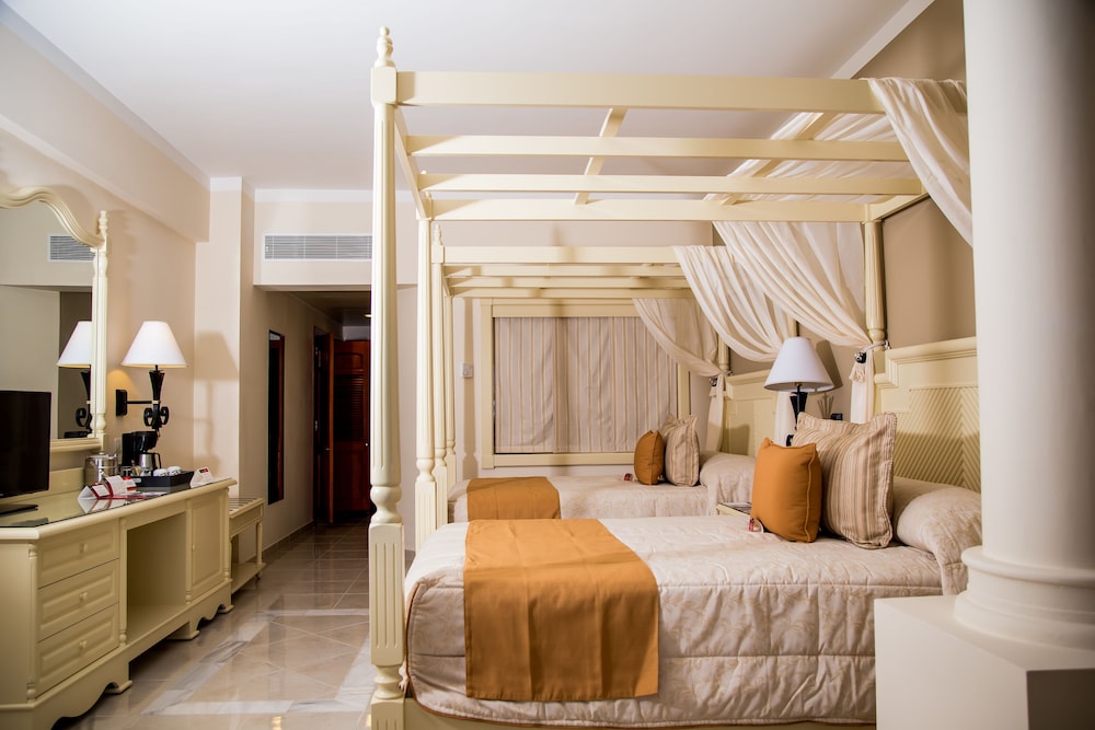 Bahia Principe Escape Runaway Bay 22/70
