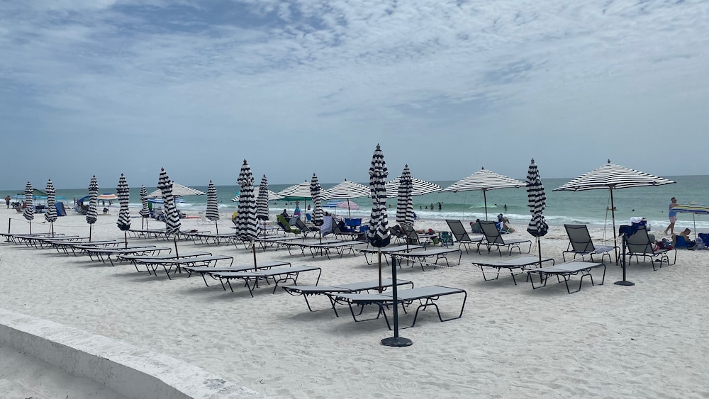 Tropic Isle Beach Resort 62/68