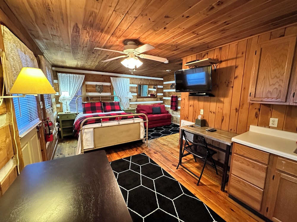 Mountainaire Inn and Log Cabins 27/50