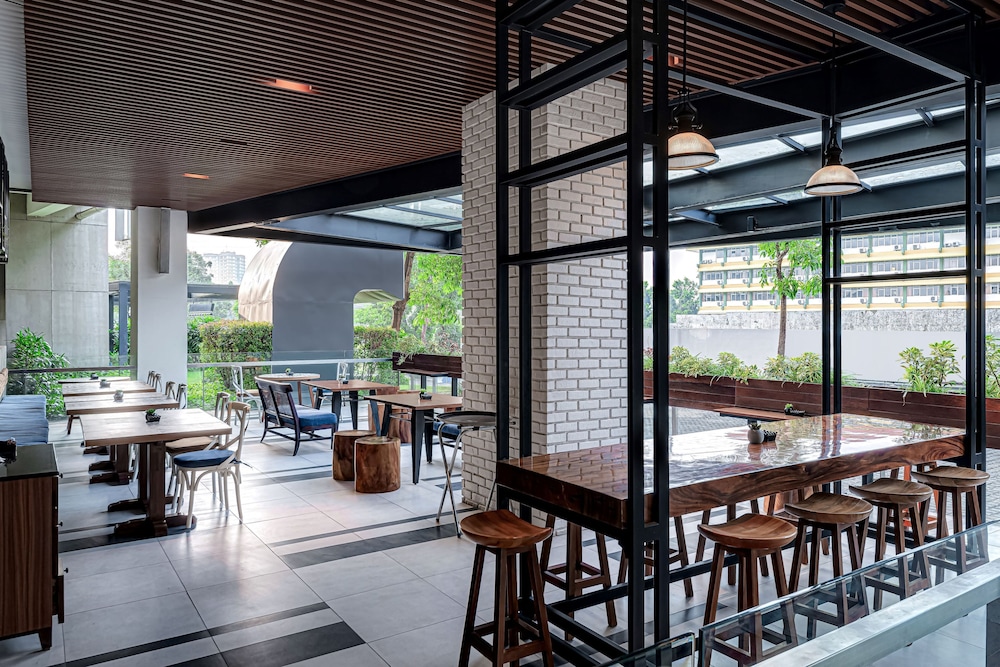 Whiz Luxe Hotel Spazio Surabaya 22/29