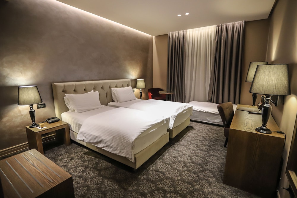 Mondial Hotel Tirana 26/70