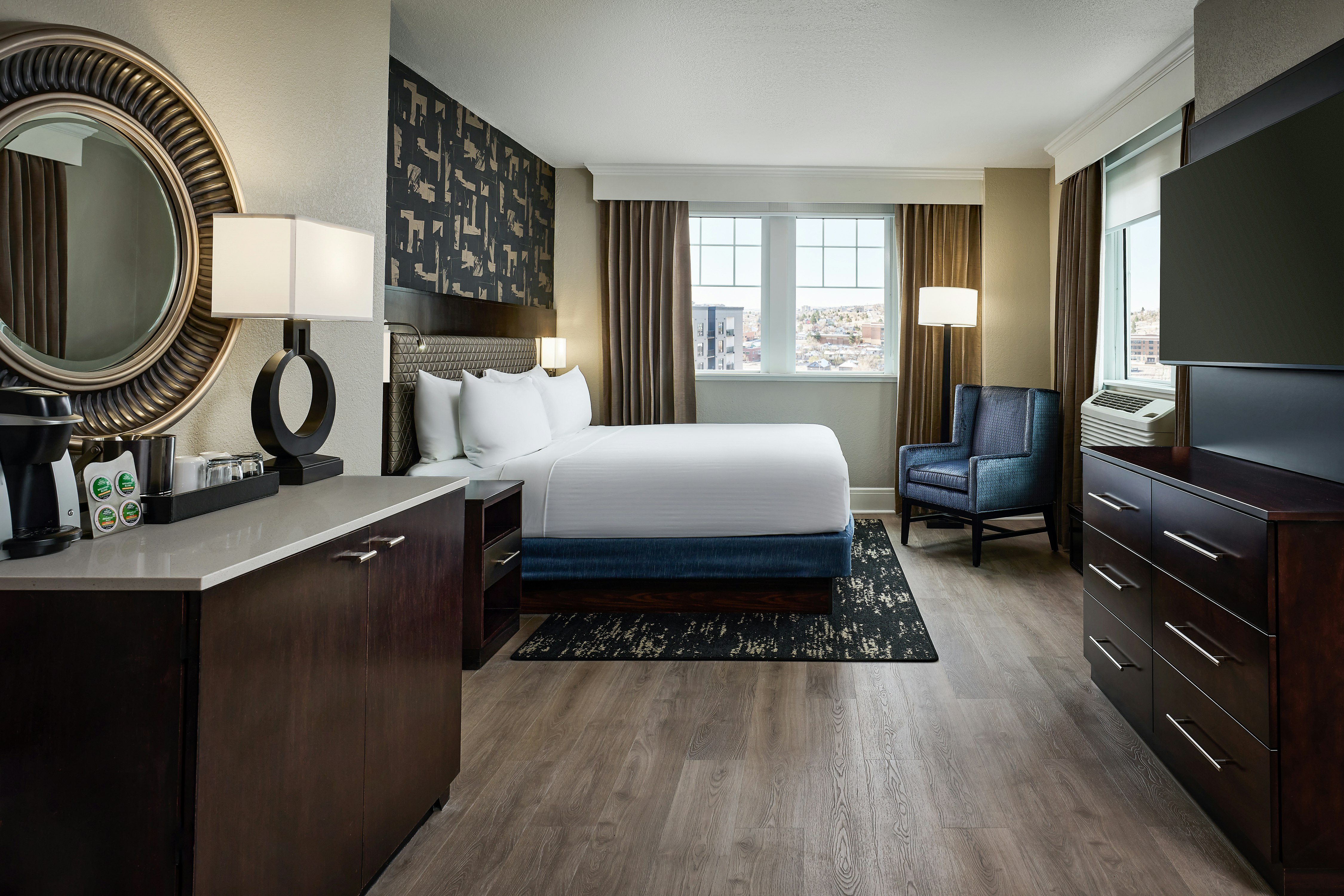 Junior Suite, King Bed, Accessible