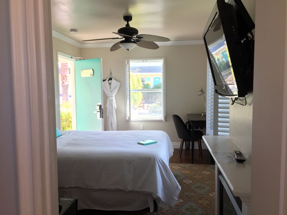 Beach Bungalow Inn and Suites 25/67