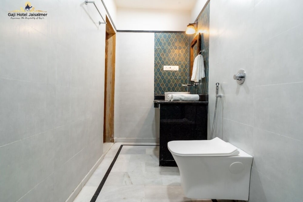 Gaji Hotel 55/64