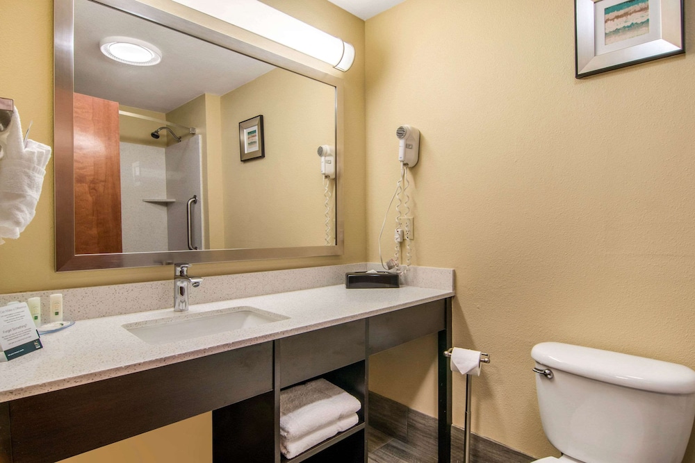 Quality Inn & Suites Albany Corvallis 24/28