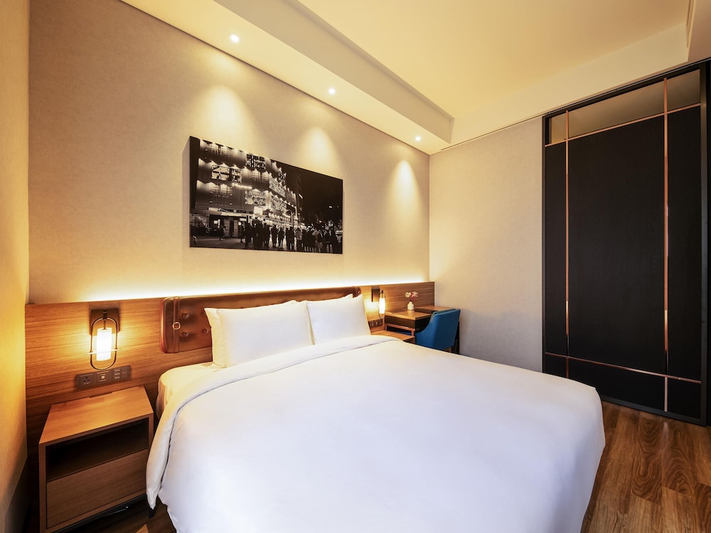 Junior Suite, King Bed, Outdoor Bath