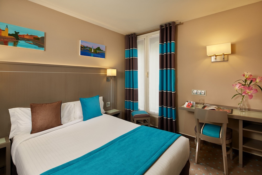 ROOM, DOUBLE BED, BATHTUB