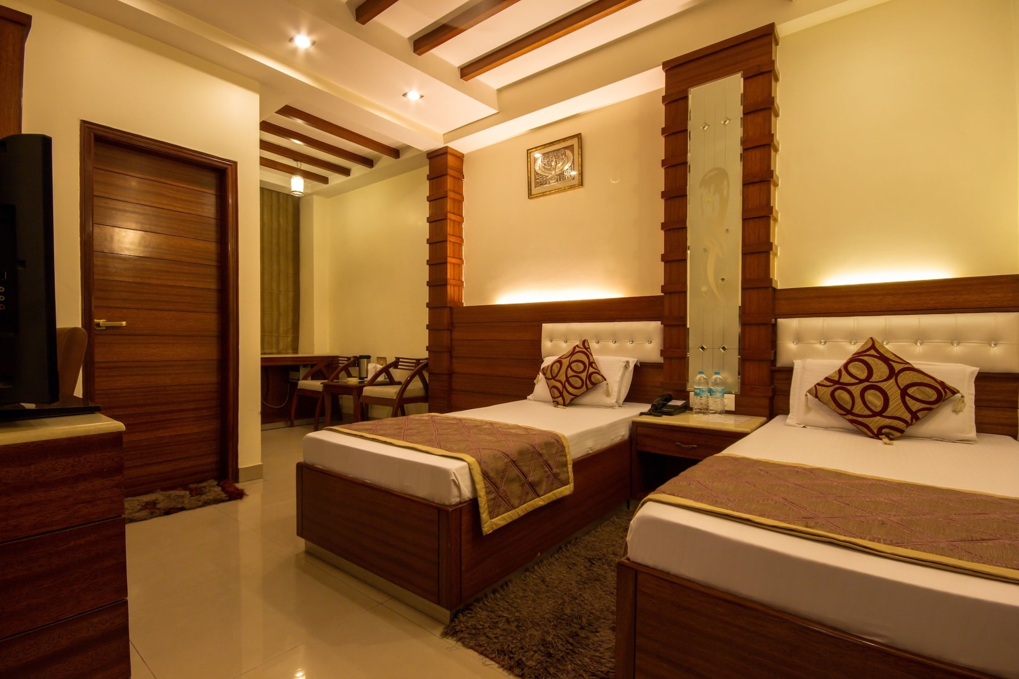 Deluxe, King Bed, Aster Inn Hotel 4/10