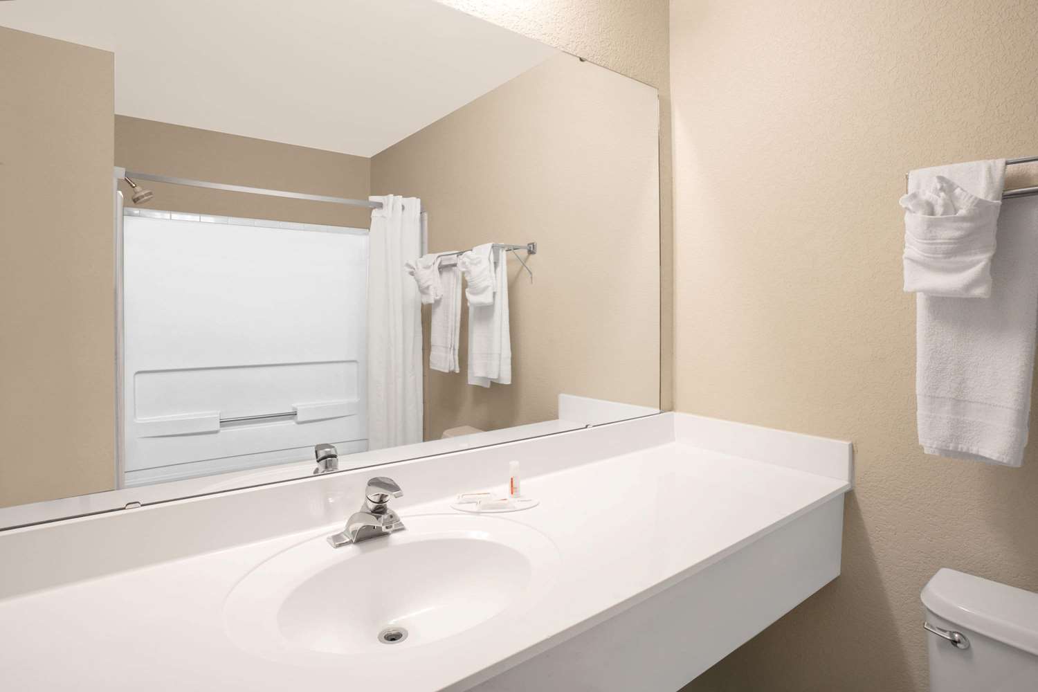 Super 8 by Wyndham Clemmons/Winston-Salem Area I-40 9/9