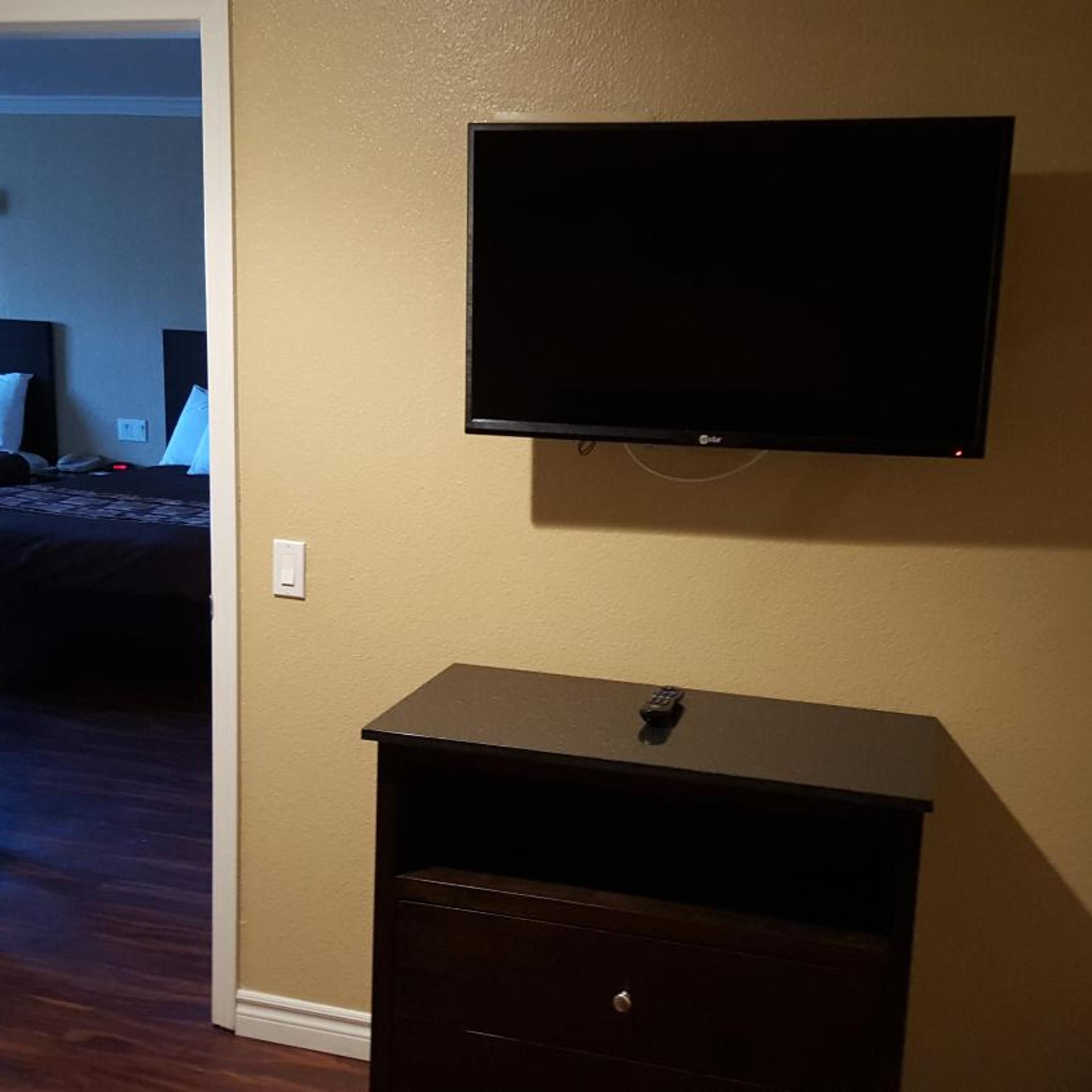 Anaheim Astoria Inn & Suites 16/22
