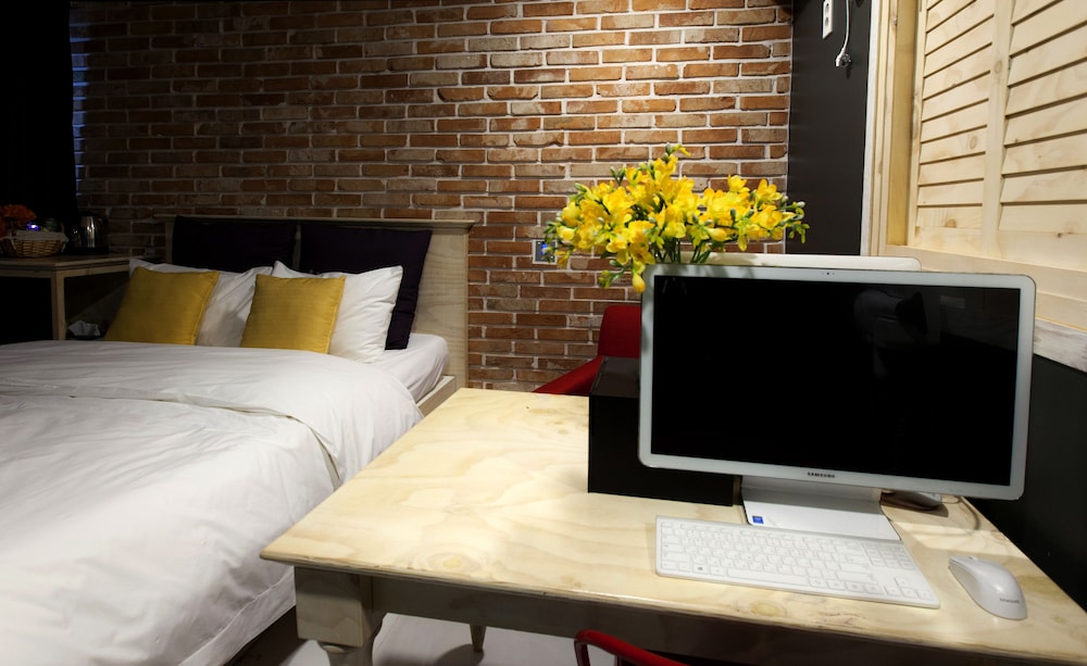 Hotel Merci 24/69