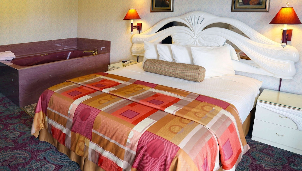 Magnuson Hotel Howell/Brighton 8/35