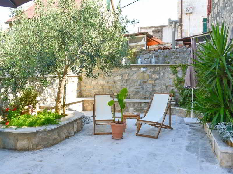 HOTEL APARTMANI SLAVICA 32/38