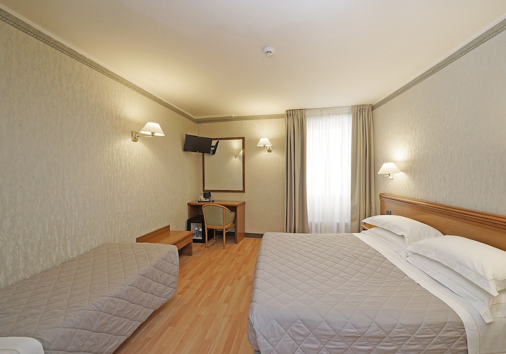 Du Lac Hotel 15/69