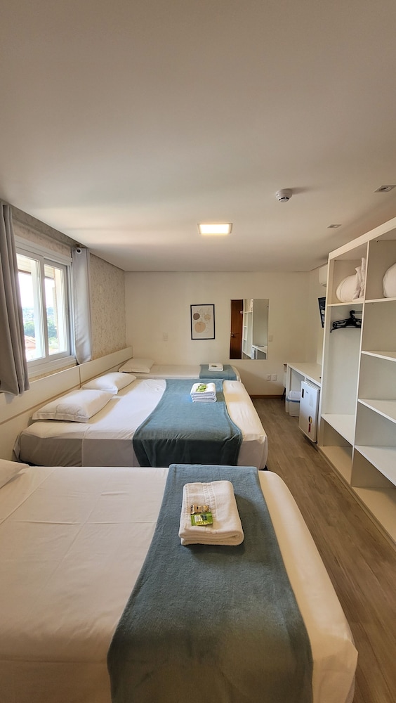 Hotel Golden Hills 18/36